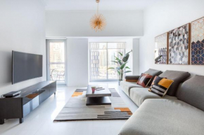 Astonishing 1BR in Fabulous Cayan Tower